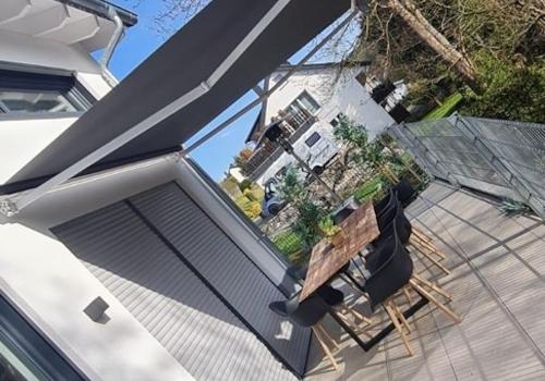 Großzügige Terrasse m. Markise
