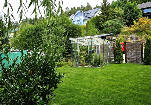 Garten m. Gewächshaus
