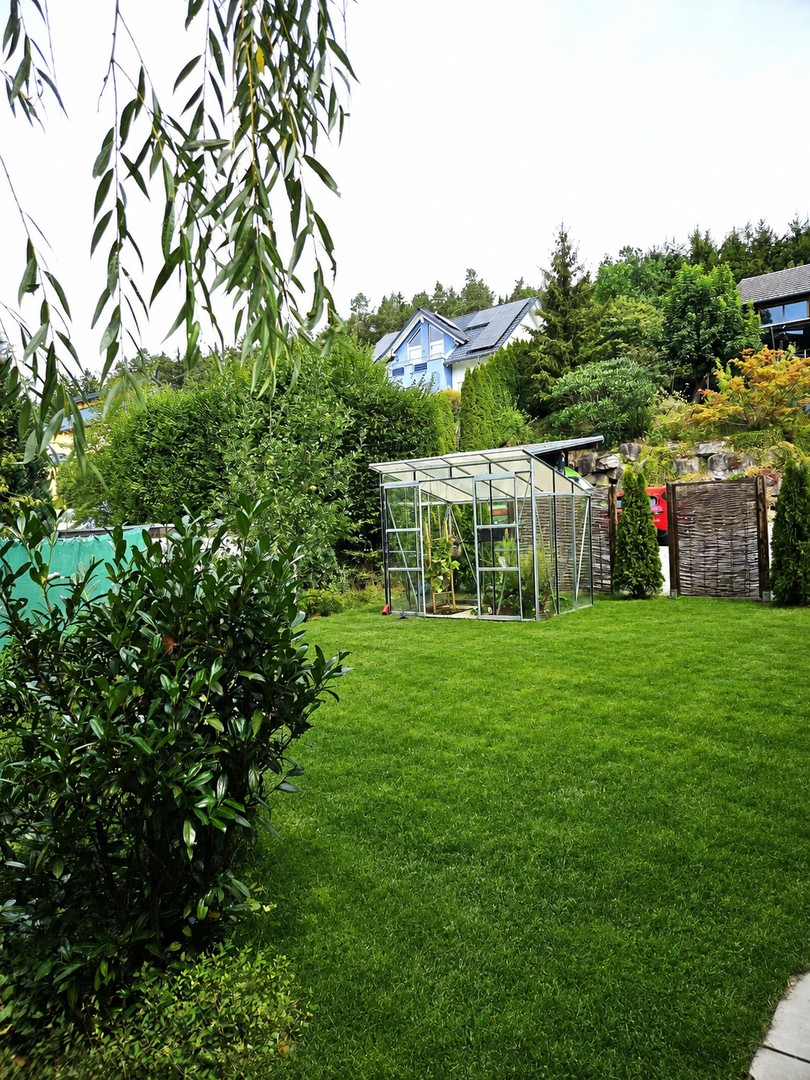 Garten m. Gewächshaus
