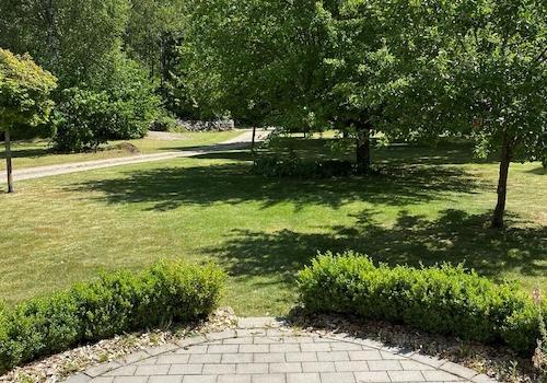 Garten vor Haupthaus