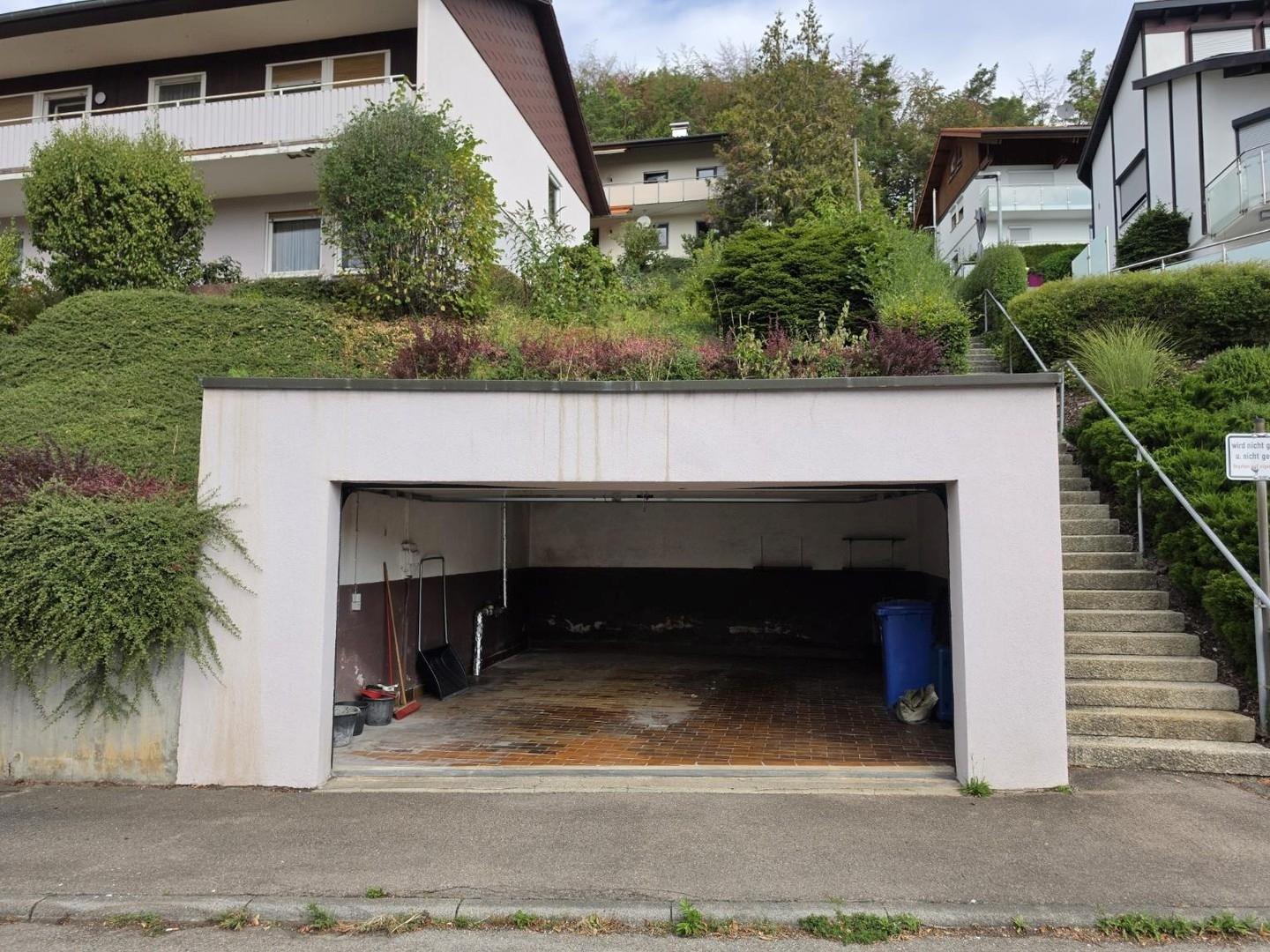 Doppelgarage auf Straßenebene