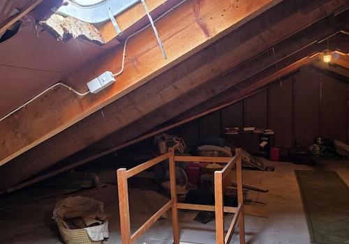 Bühnenraum mit Dachfenster