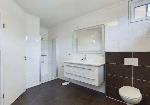 Großes Badezimmer