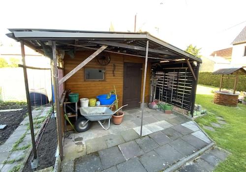 kleiner Gartenbungalow