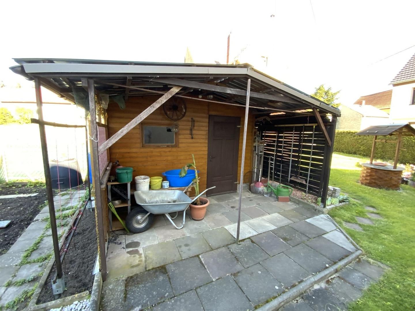 kleiner Gartenbungalow