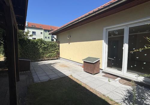 Terrasse u. überdachte Sitzecke