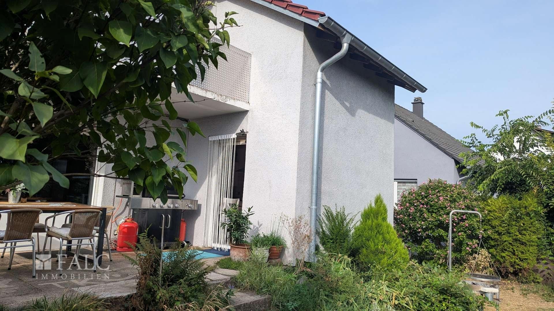 Außen hinten Terrasse