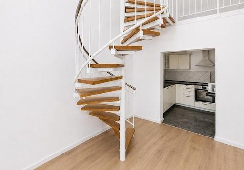 Treppe und Küche