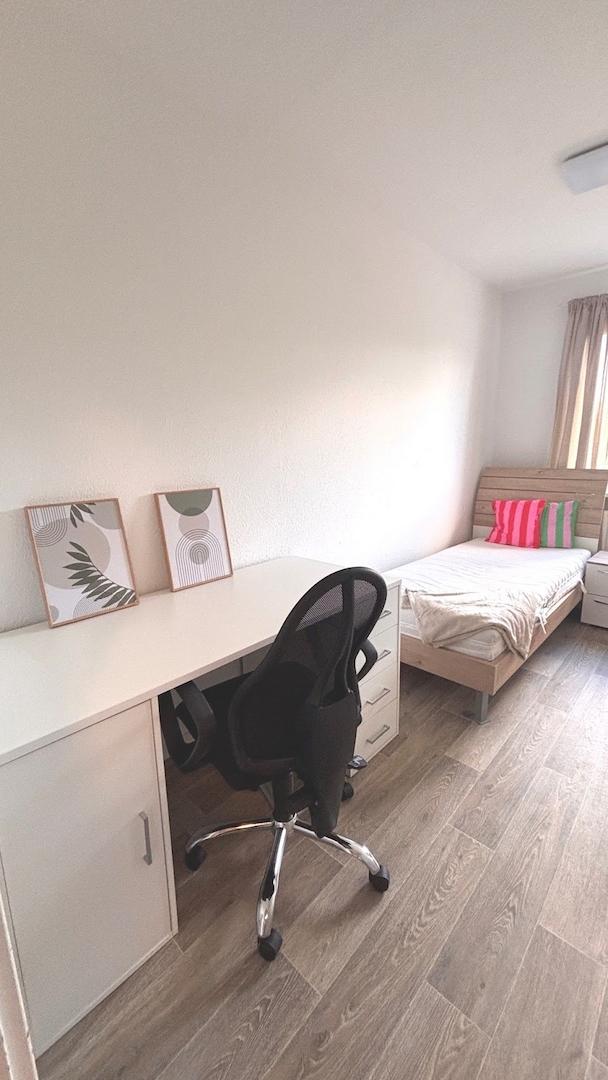 WG-Zimmer 1. links