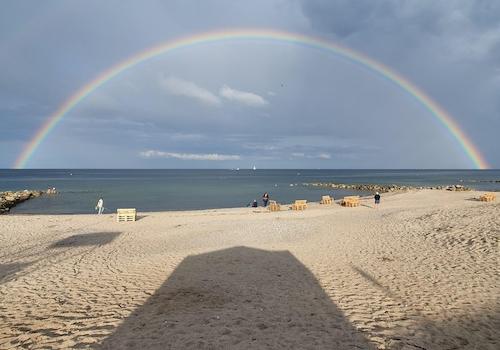 Regenbogen am Strand