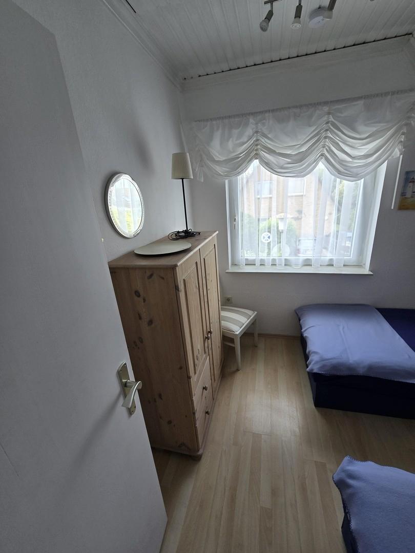 kl. Zimmer Schrank