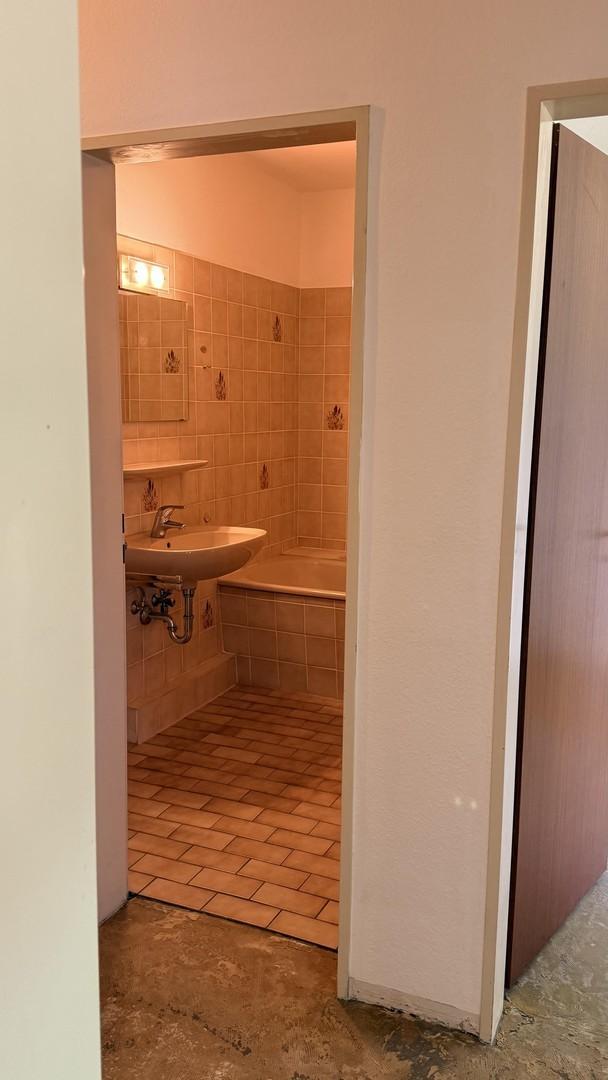 Badezimmer - Blick vom Flur