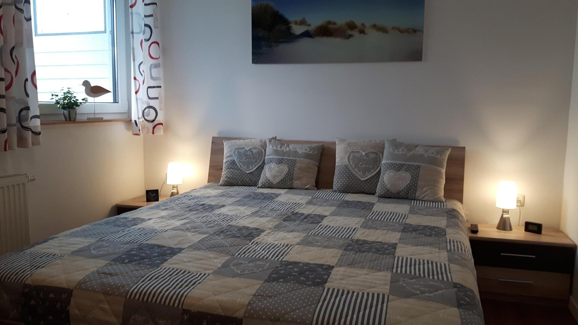 Schlafzimmer 1
