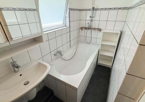 Tageslichtbad mit Wanne OG