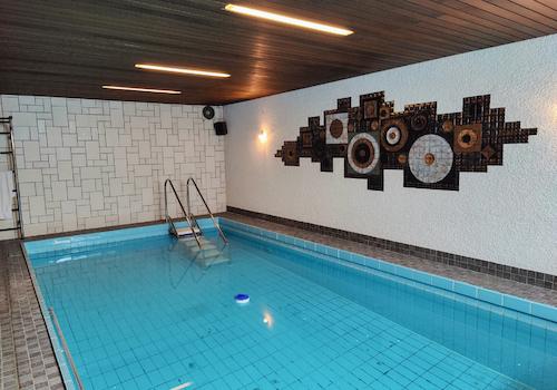 Schwimmbad UG