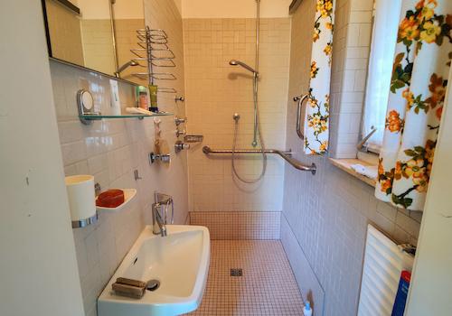 Dusche (ggf. AR) EG