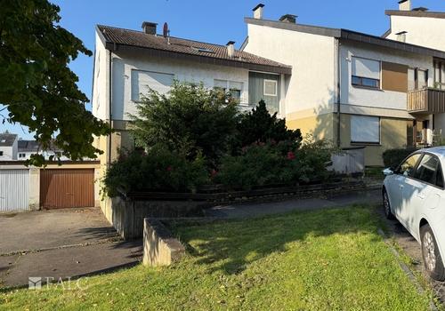 Hauseingang mit Garage