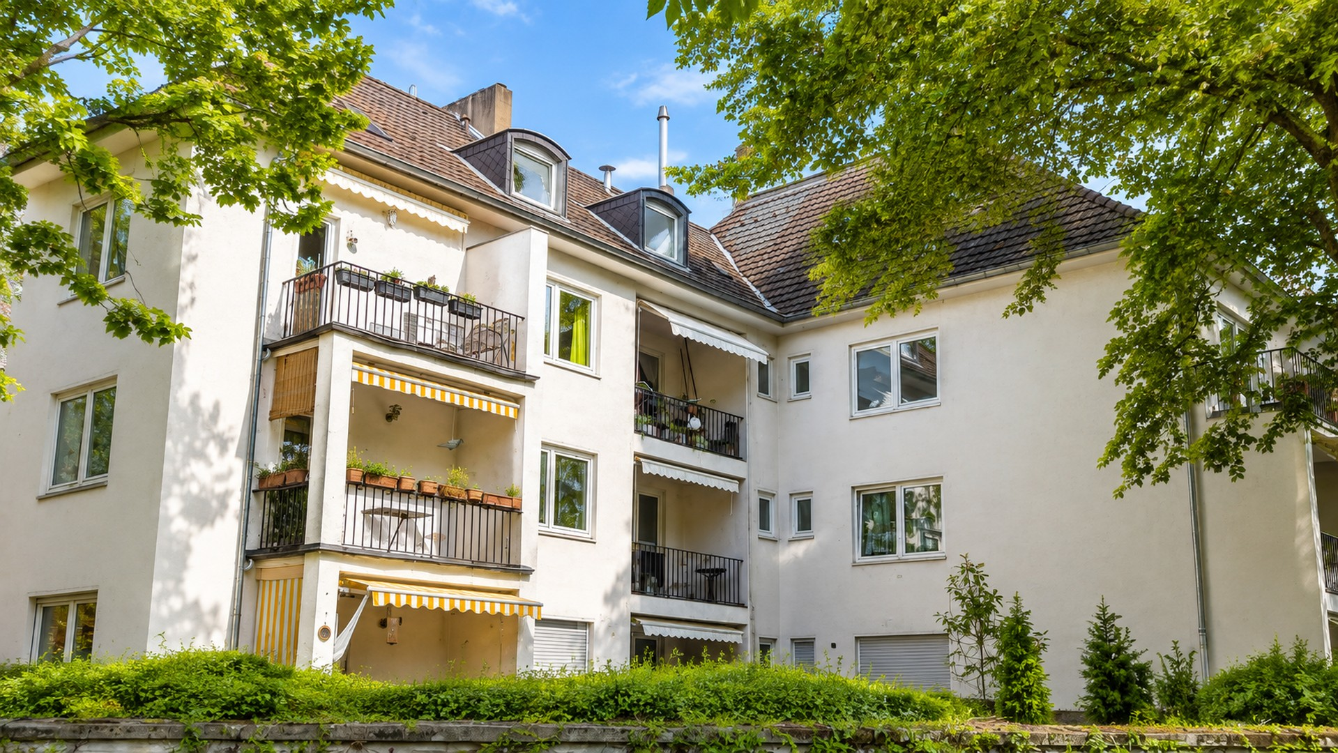 Rückansicht Gebäude