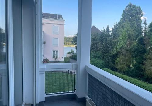 Rheinblick vom Balkon