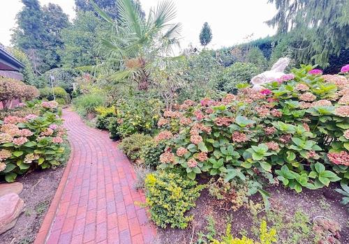 Gehwege durch den Garten