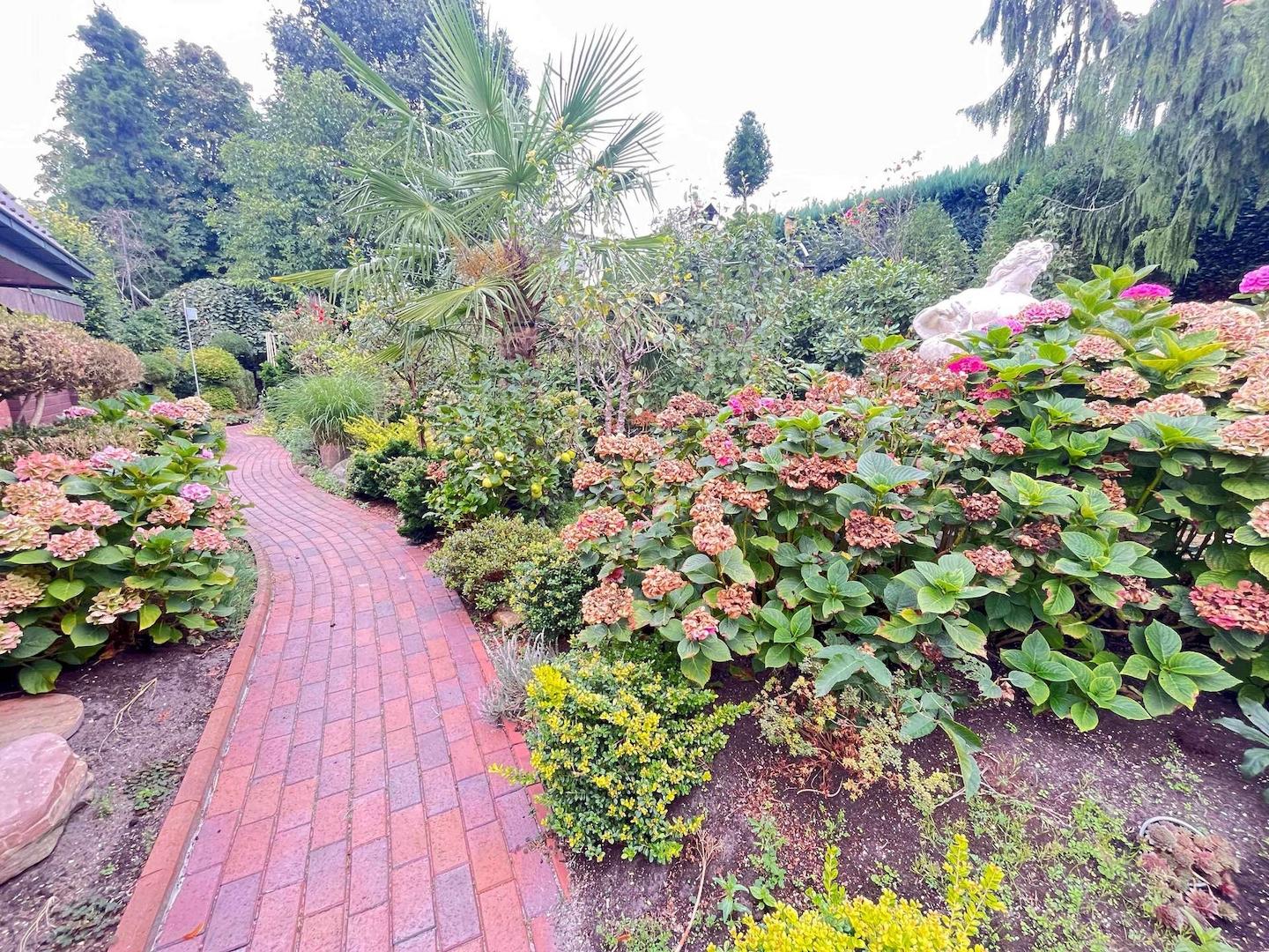 Gehwege durch den Garten