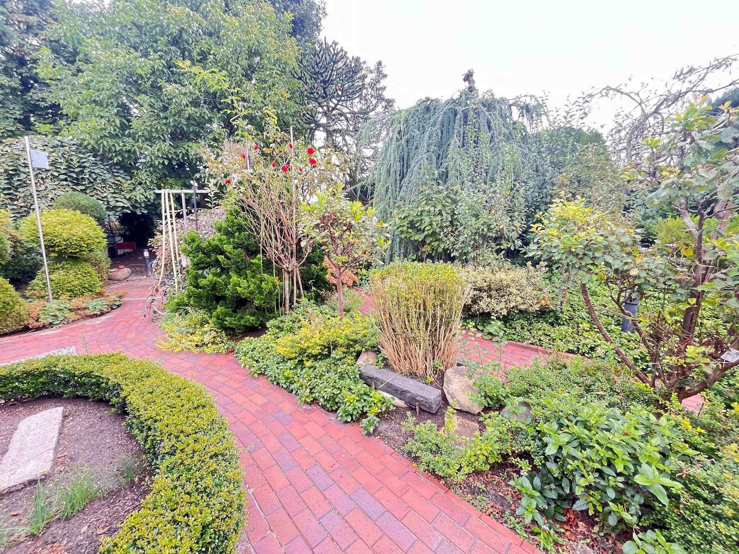 Gehwege durch den Garten