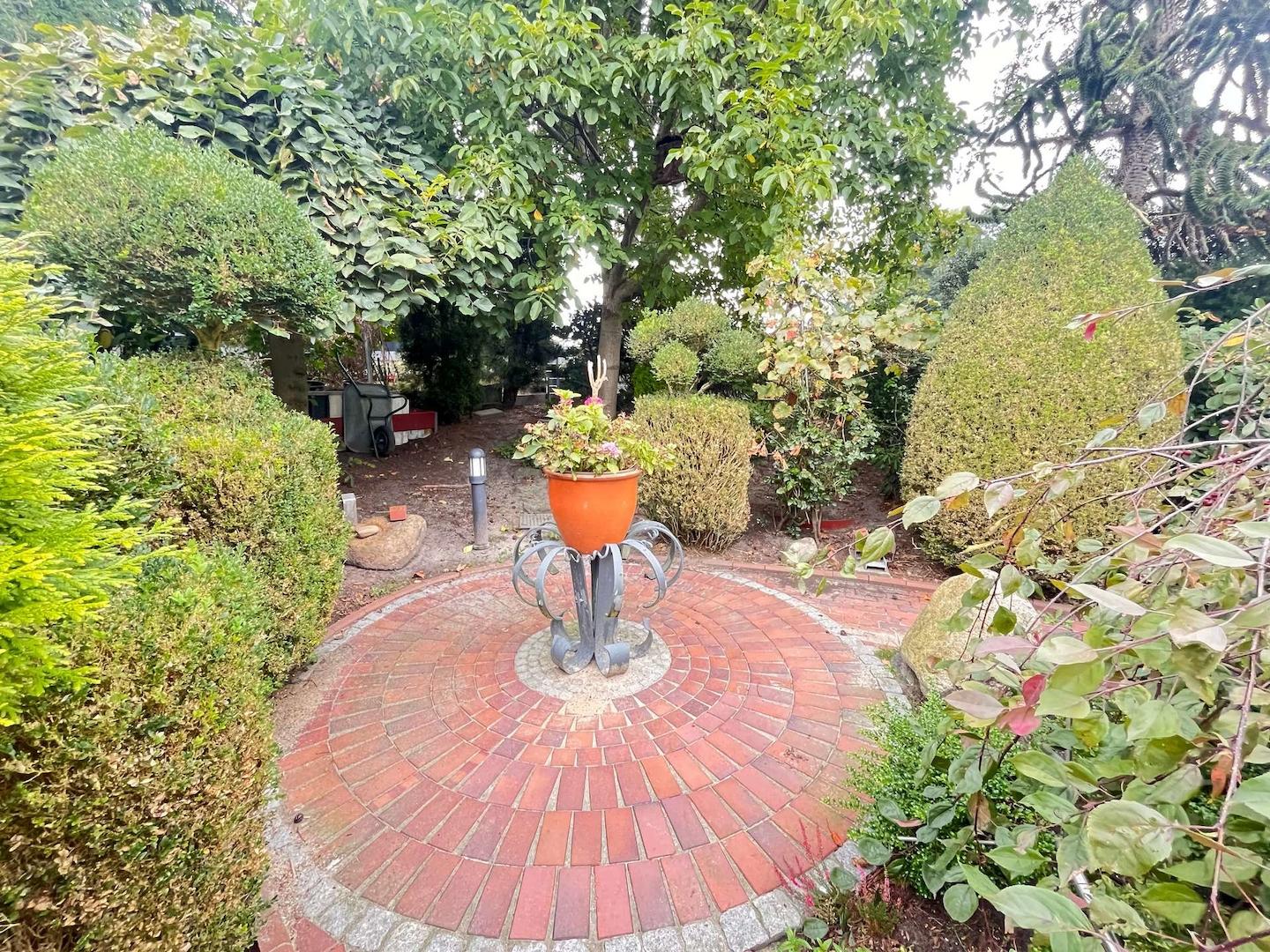 Gehwege durch den Garten