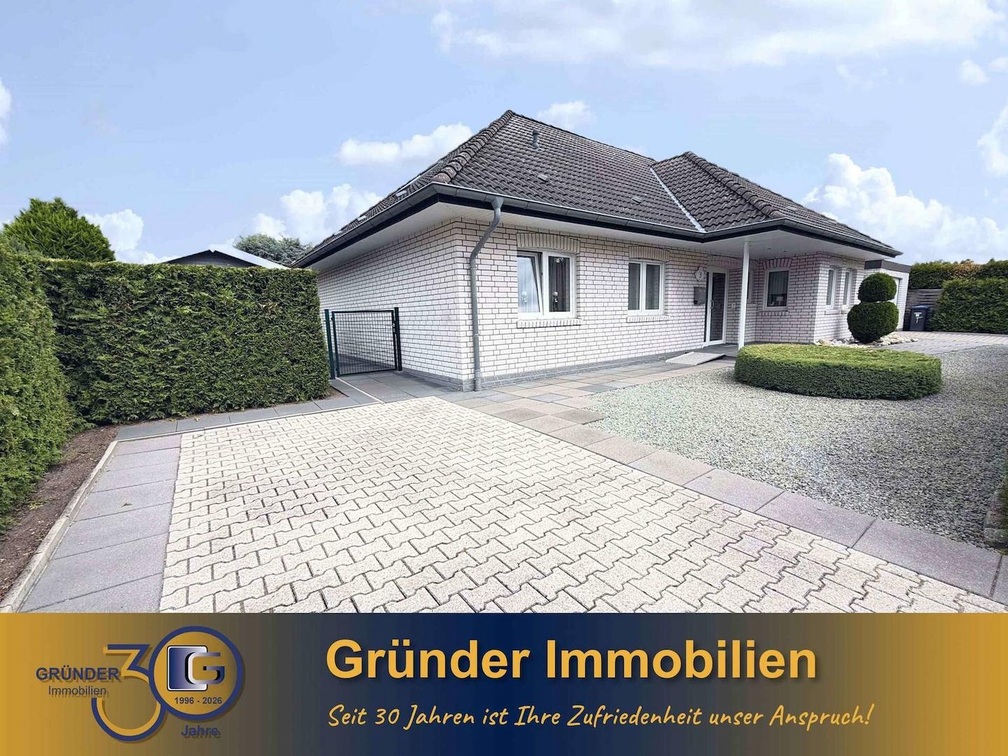 Weißer Bungalow in to Lage