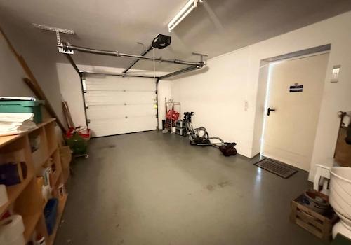 Garage mit Sektionaltor