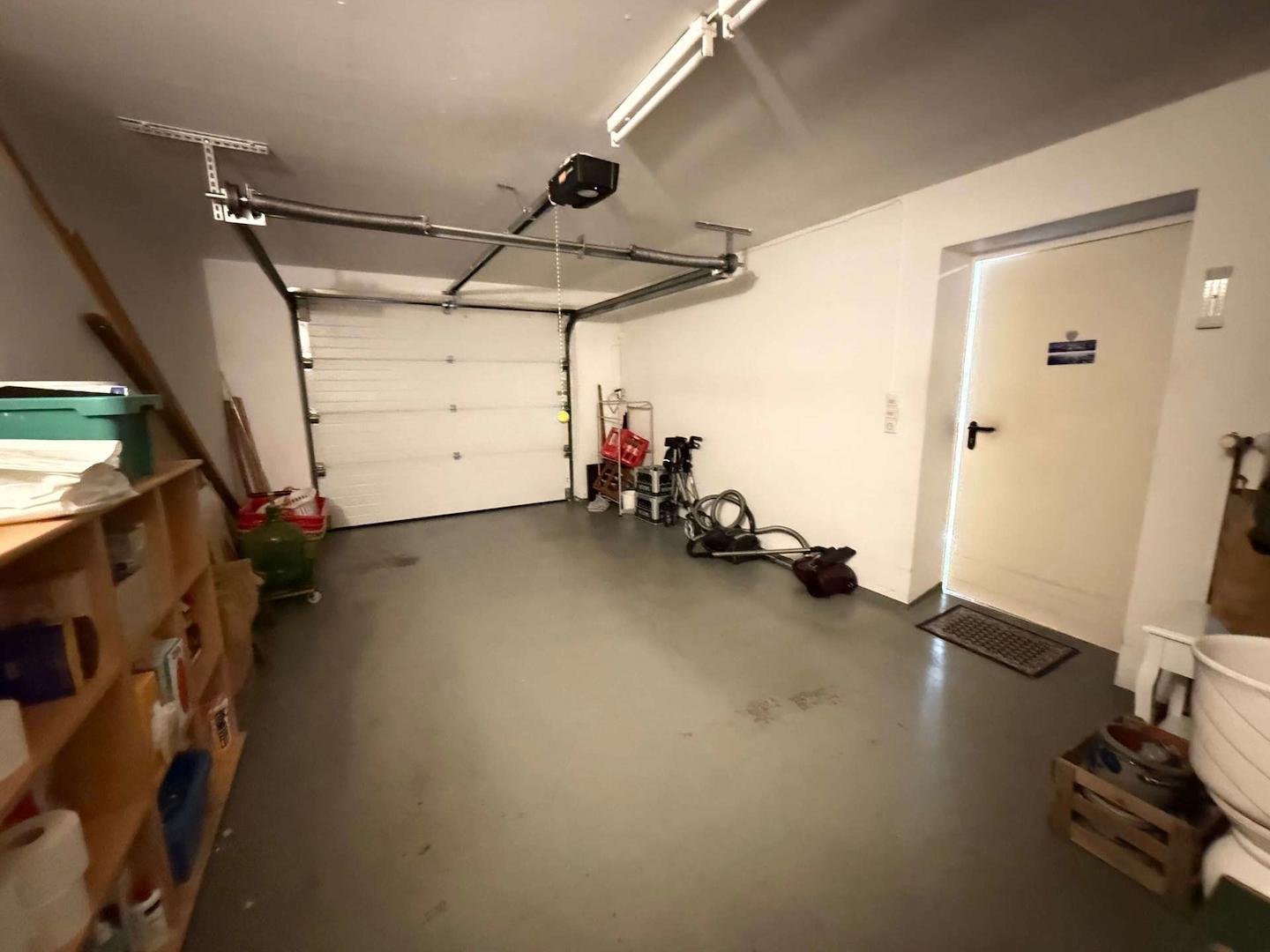 Garage mit Sektionaltor
