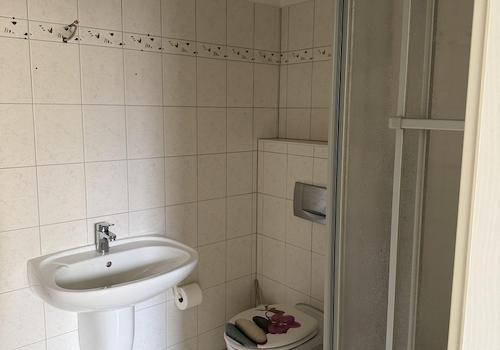 Bad 2 im Schlafzimmer