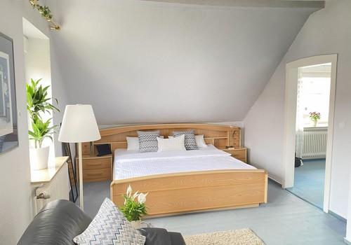 Geräumiges Schlafzimmer im OG