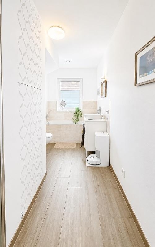 Blick zum Badezimmer