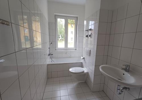 Tageslichtbad mit Wanne