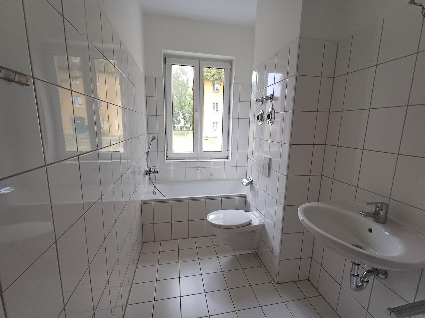 Tageslichtbad mit Wanne