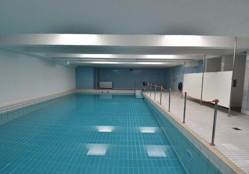 Schwimmbad 1