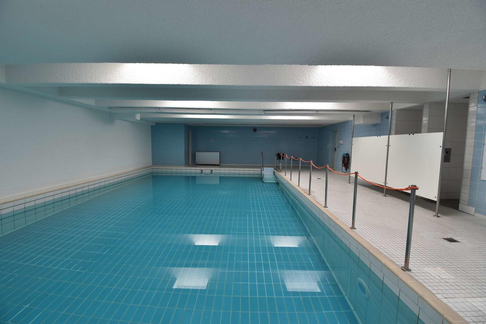 Schwimmbad 1