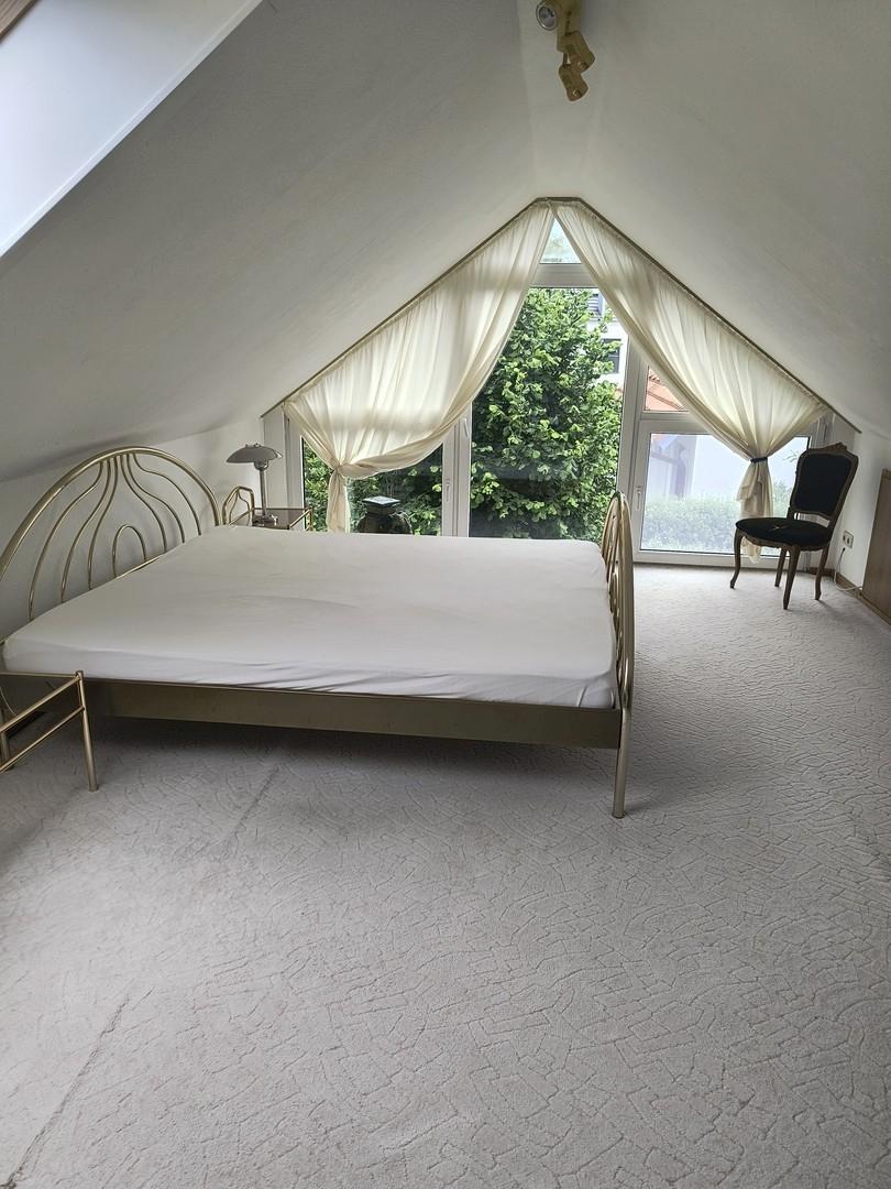 Schlafzimmer DG