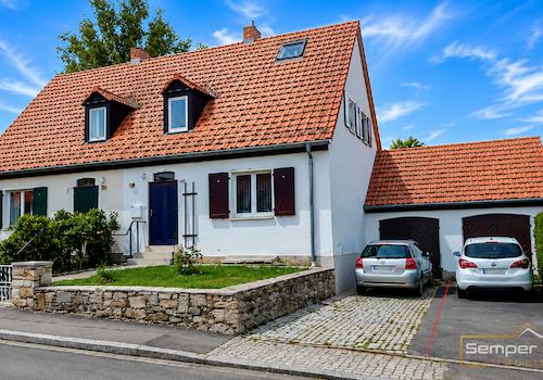 Gemütliche DHH rechts mit Garage