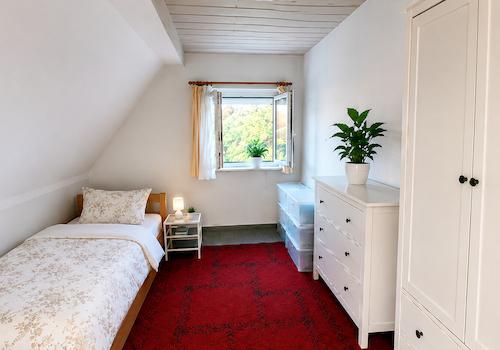 Zimmer 2 OG
