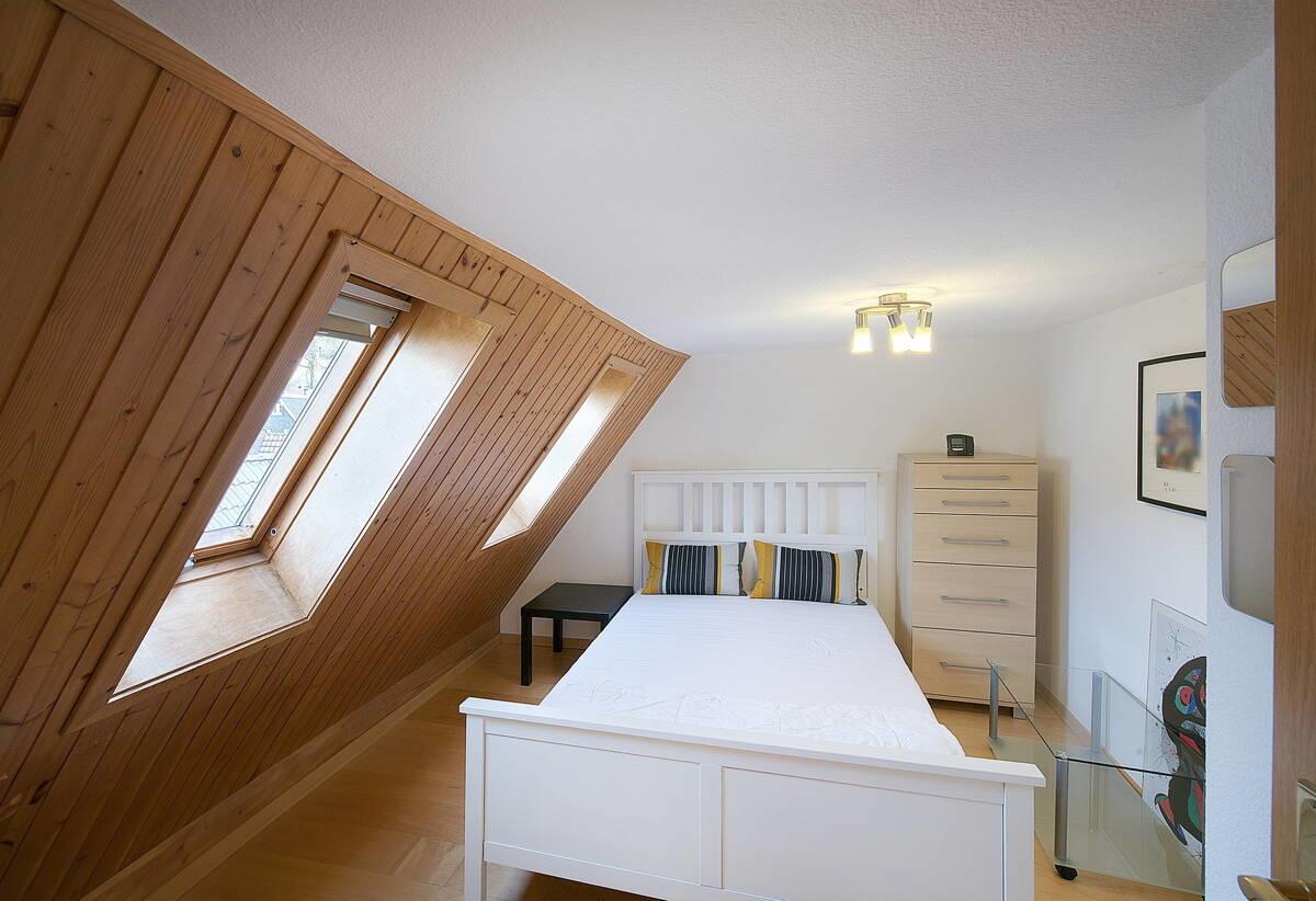 Schlafzimmer DG
