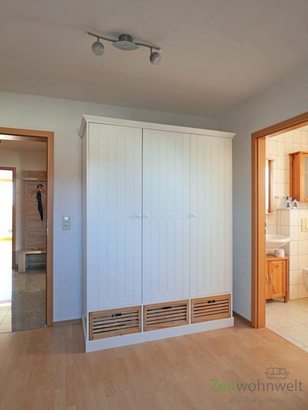 großer Kleiderschrank