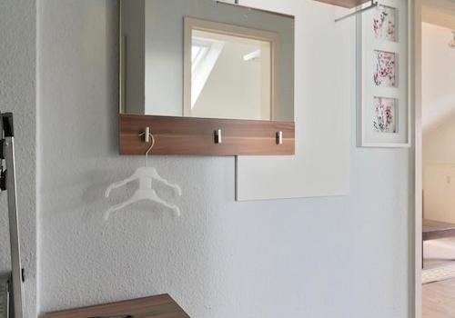 kleiner Flur mit Garderobe