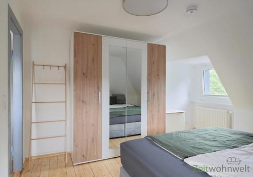 verspiegelter Kleiderschrank