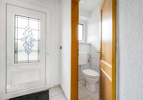 Eingangsbereich mit Gäste-WC