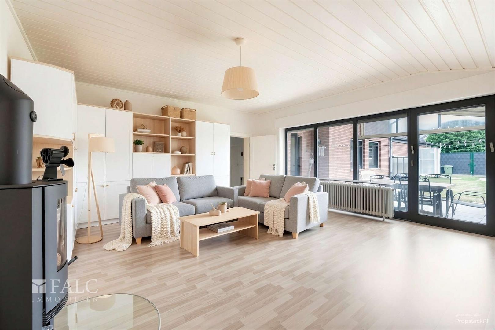 Wohnzimmer - (gestaged)