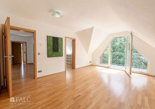 DG-Schlafzimmer mit Ankleide