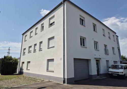 Außen mit Garage & Eingang