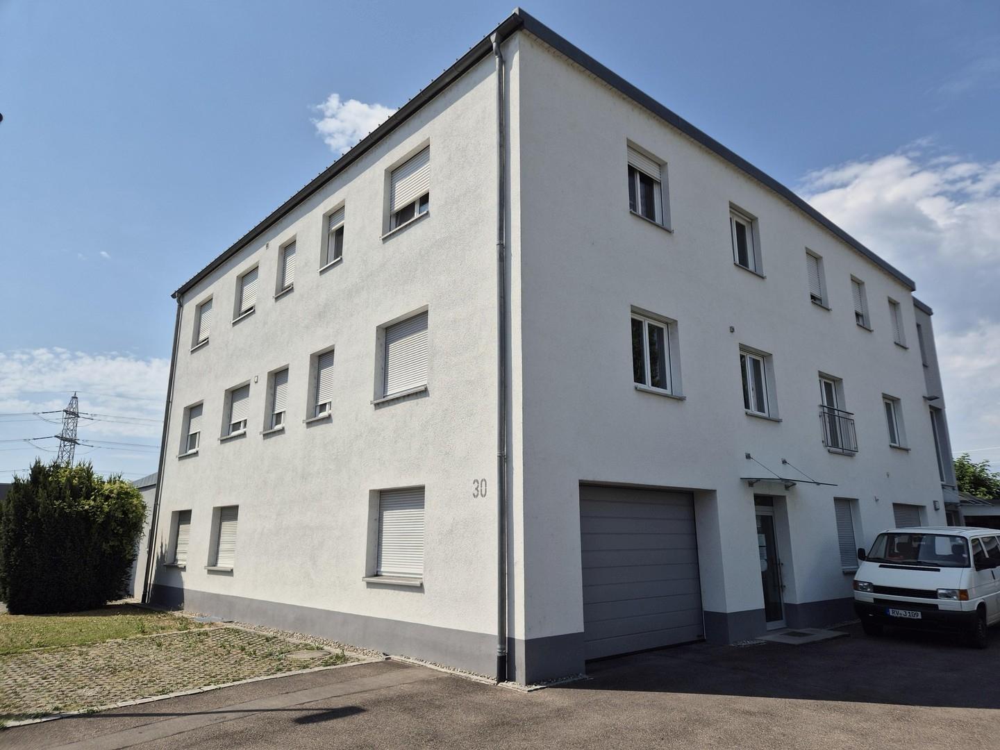 Außen mit Garage & Eingang