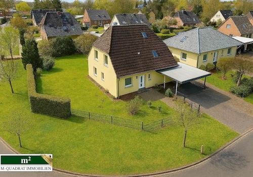 Vogelperspektive EFH mit Doppelcarport